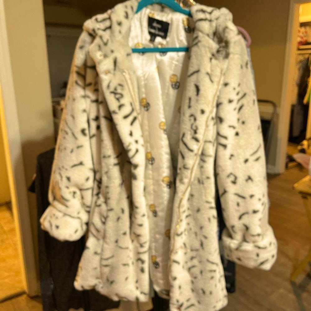 Elegant Faux Fur Teddy Jacket - Cream and Black